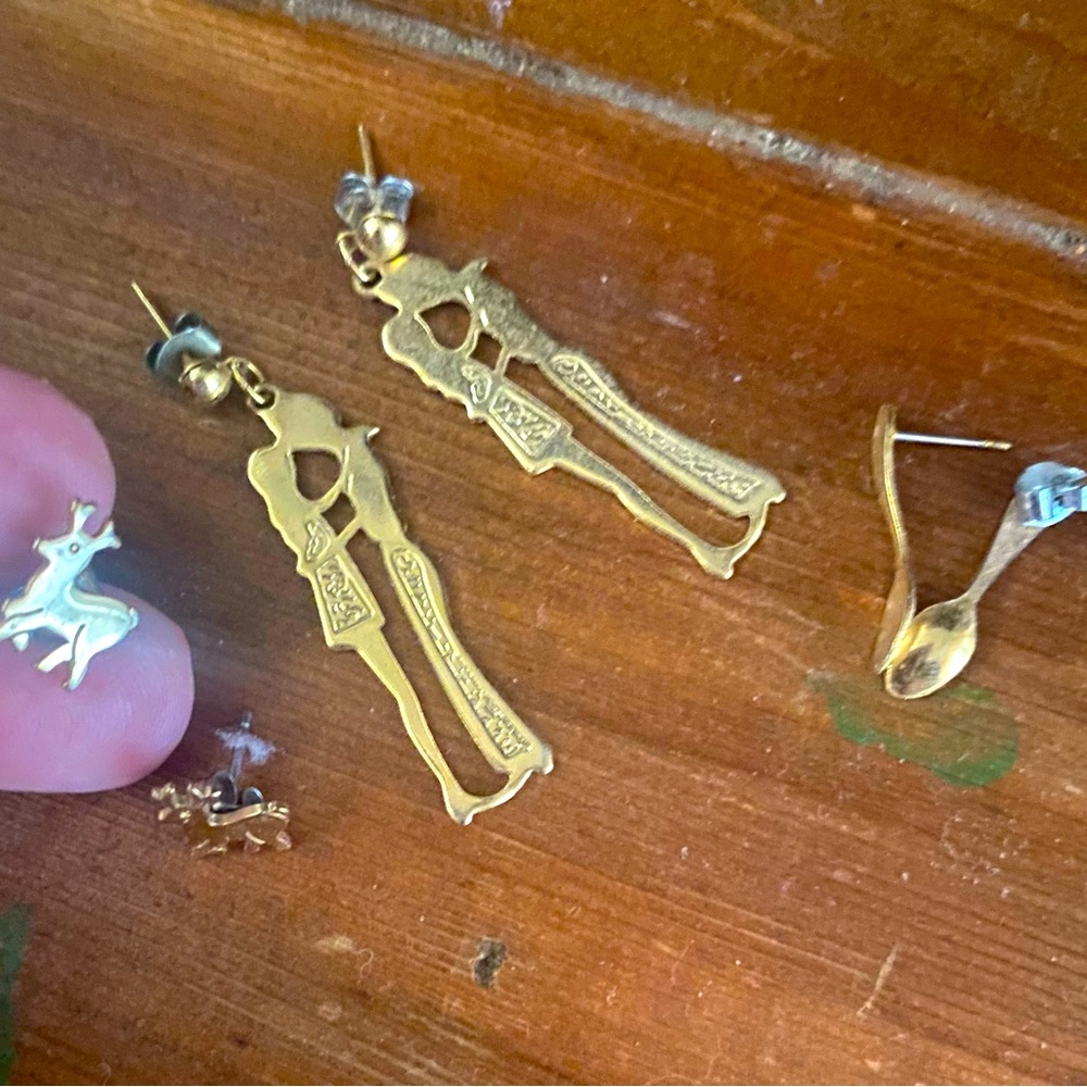 Lot of vintage gold tone earrings